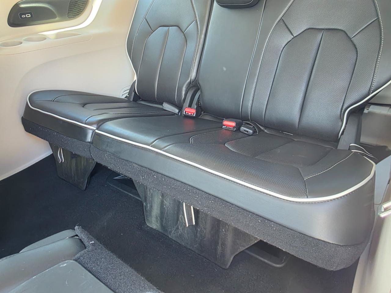 Used 2023 Chrysler Pacifica Limited FWD image 17