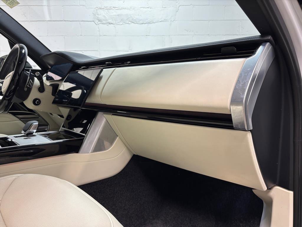 Used 2025 Land Rover Range Rover Long Wheelbase SE image 30