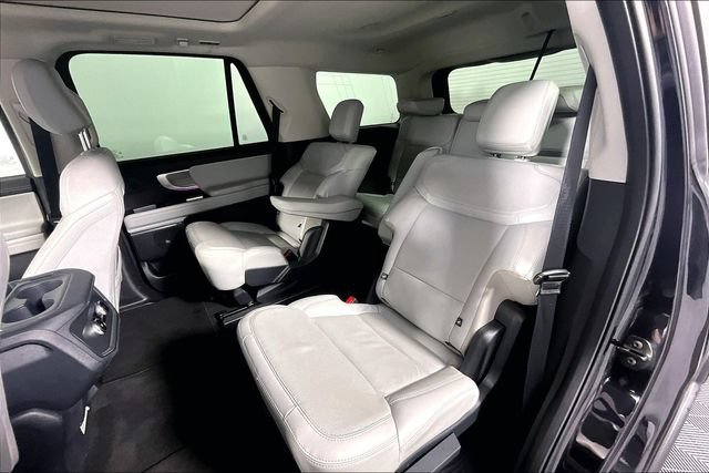 Used 2025 Ford Expedition Platinum w/ Driver's Package AWD/4WD image 26