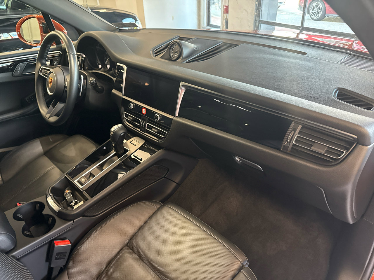 Used 2022 Porsche Macan Base image 23