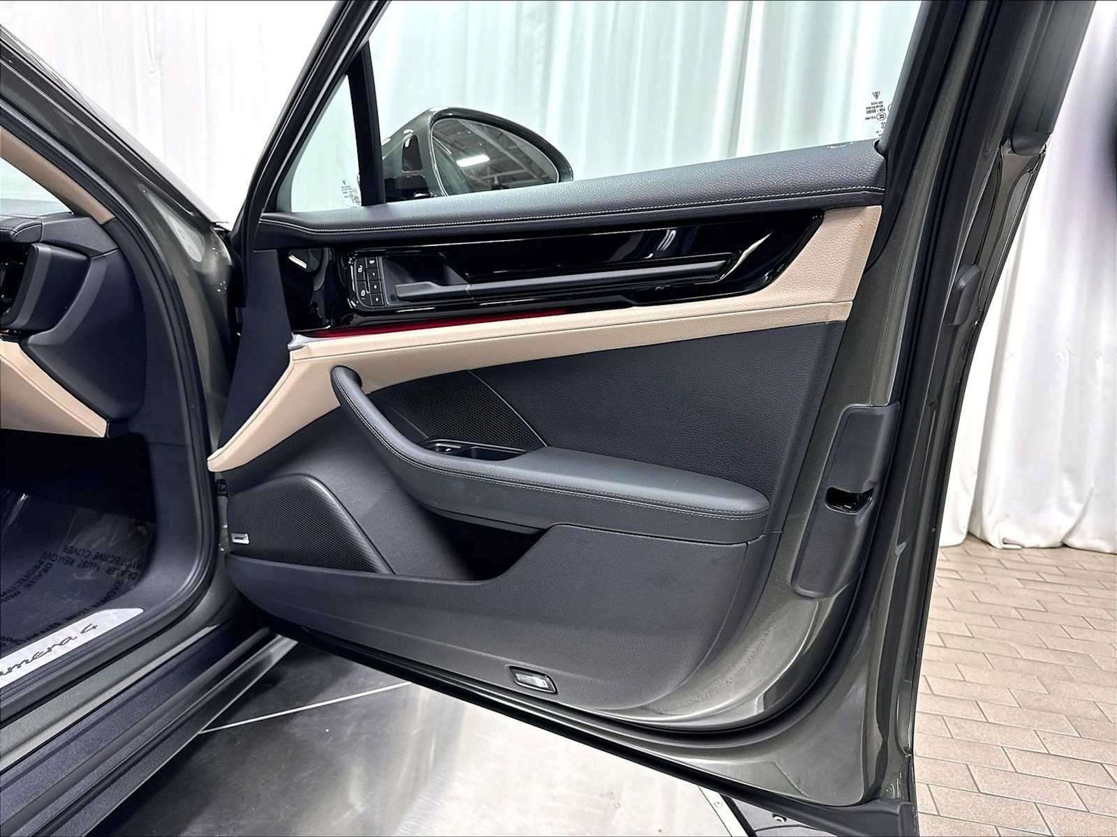Used 2025 Porsche Panamera 4 AWD/4WD image 27
