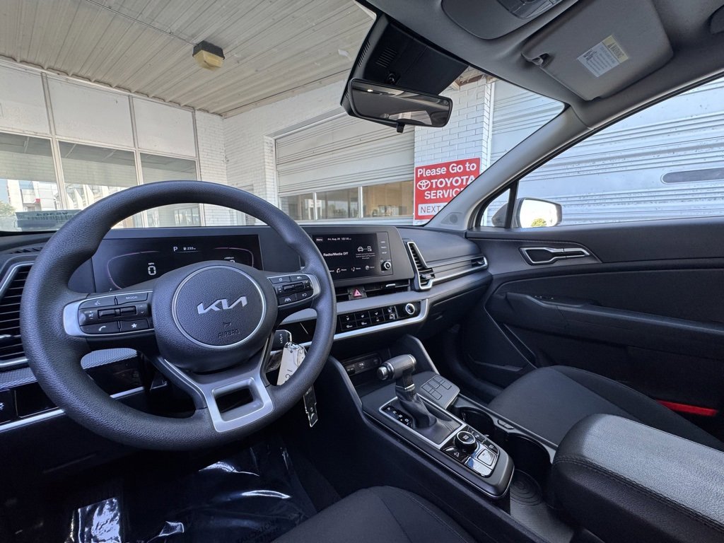 Used 2024 Kia Sportage LX image 11