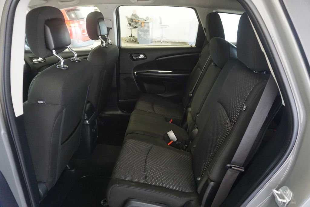 Used 2019 Dodge Journey SE FWD image 18