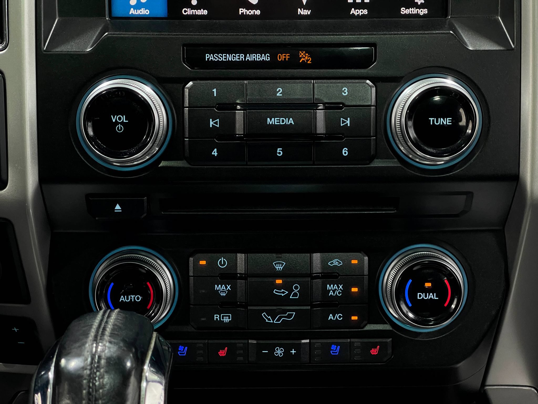 Used 2018 Ford F150 Lariat w/ Equipment Group 502A Luxury AWD/4WD image 25