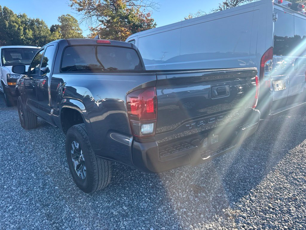 Used 2022 Toyota Tacoma SR RWD image 3