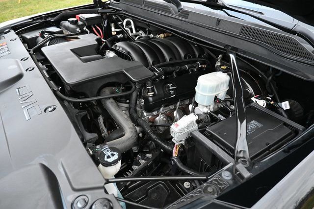 Used 2019 GMC Yukon SLT w/ Open Road Package image 16