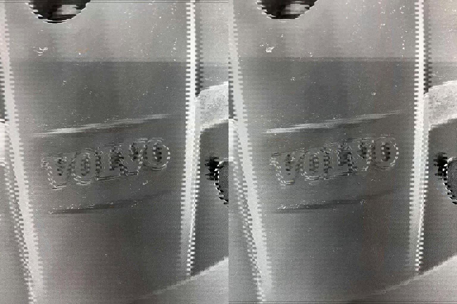 Used 2019 Volvo XC60 T8 Momentum w/ Advanced Package image 32