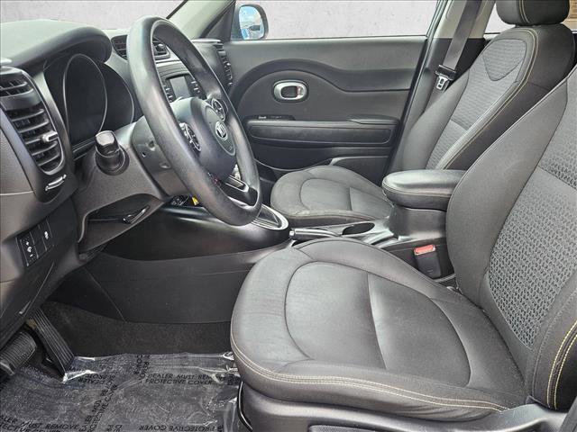 Used 2016 Kia Soul + image 14