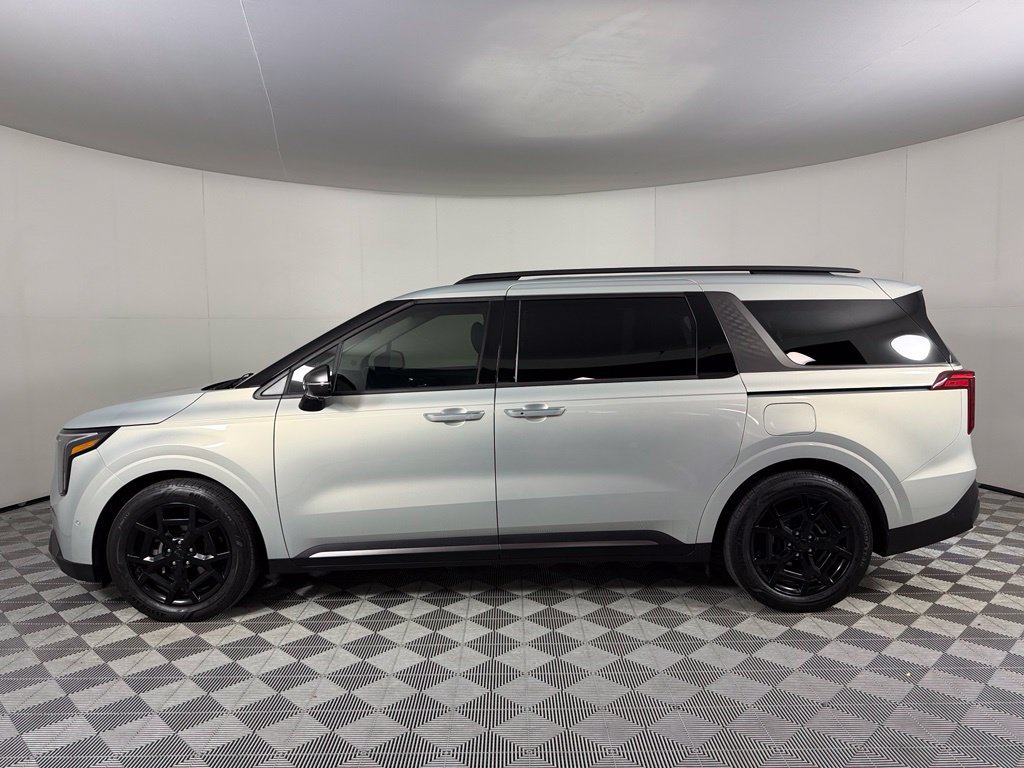 Used 2025 Kia Carnival SX FWD image 9