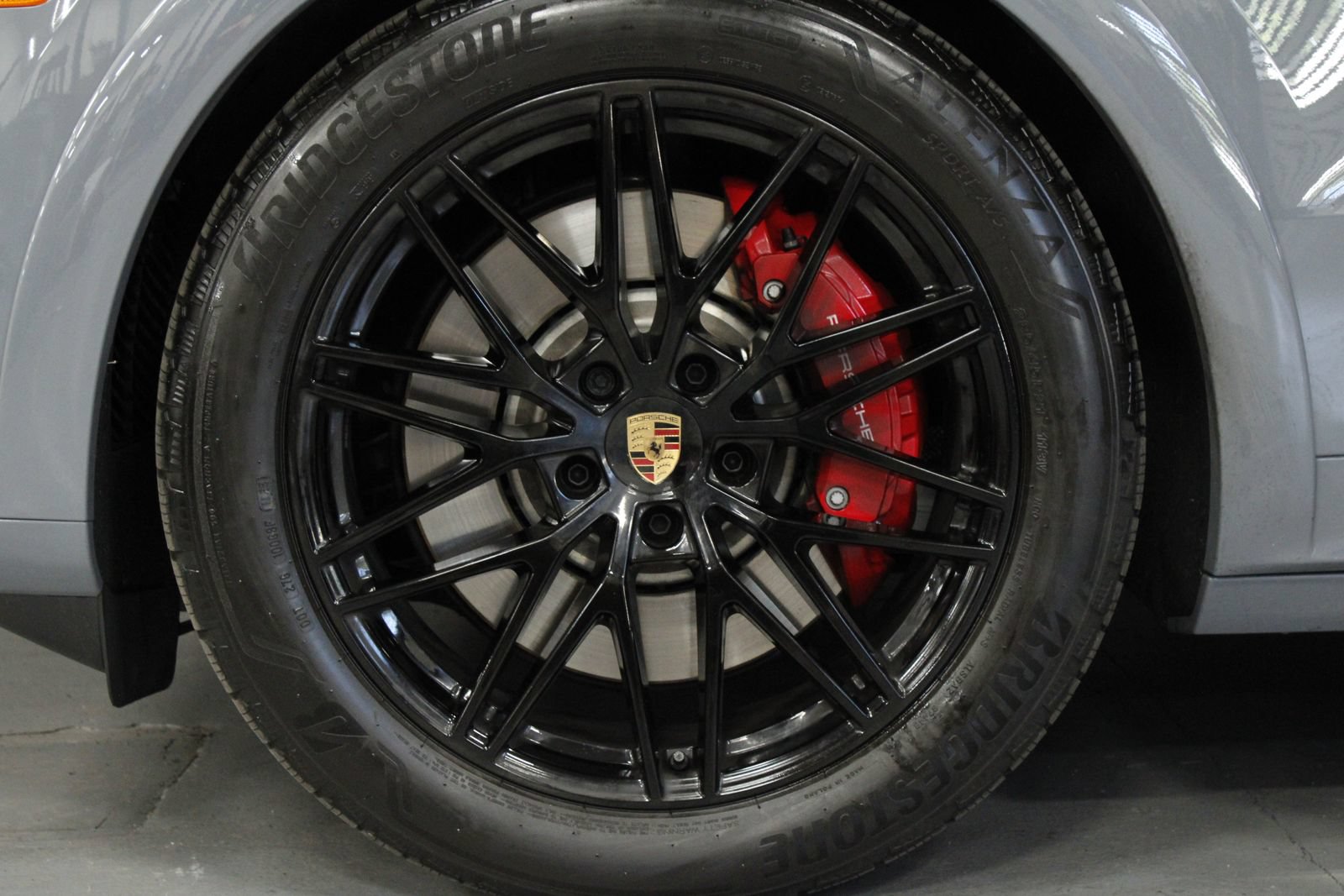 Used 2025 Porsche Cayenne GTS AWD/4WD image 9
