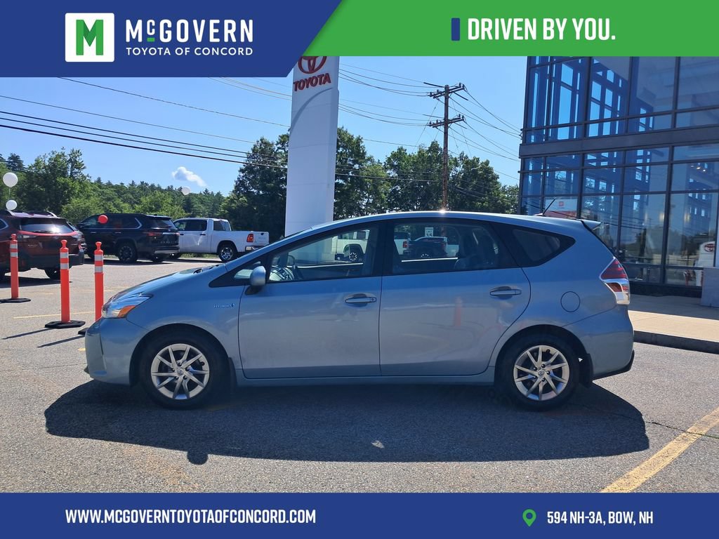 Used 2017 Toyota Prius V Three FWD image 2