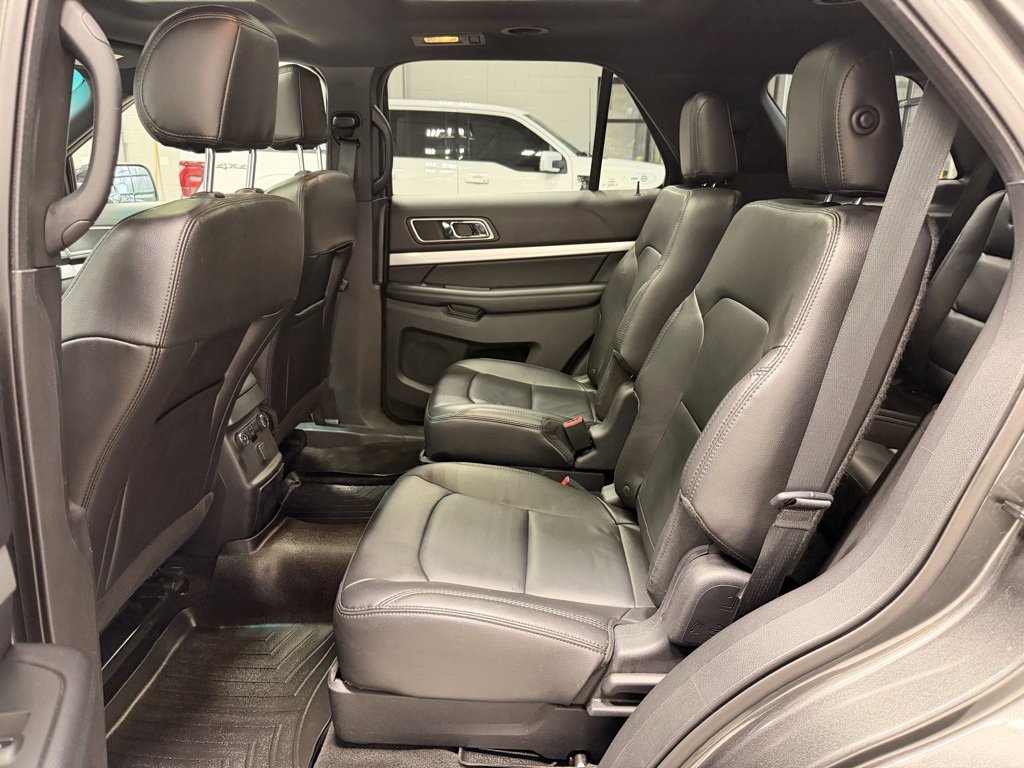 Used 2017 Ford Explorer XLT w/ Equipment Group 202A image 17