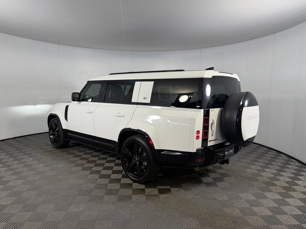Used 2024 Land Rover Defender 130 X-Dynamic SE AWD/4WD image 8