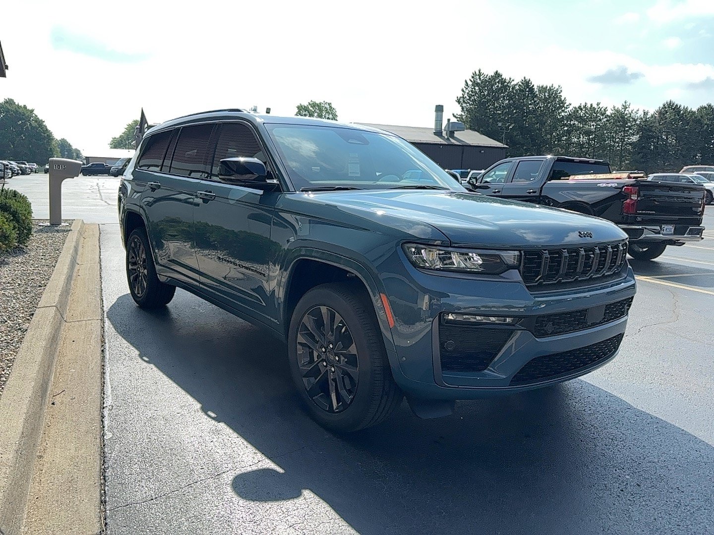 New 2026 Jeep Grand Cherokee L Limited AWD/4WD image 4