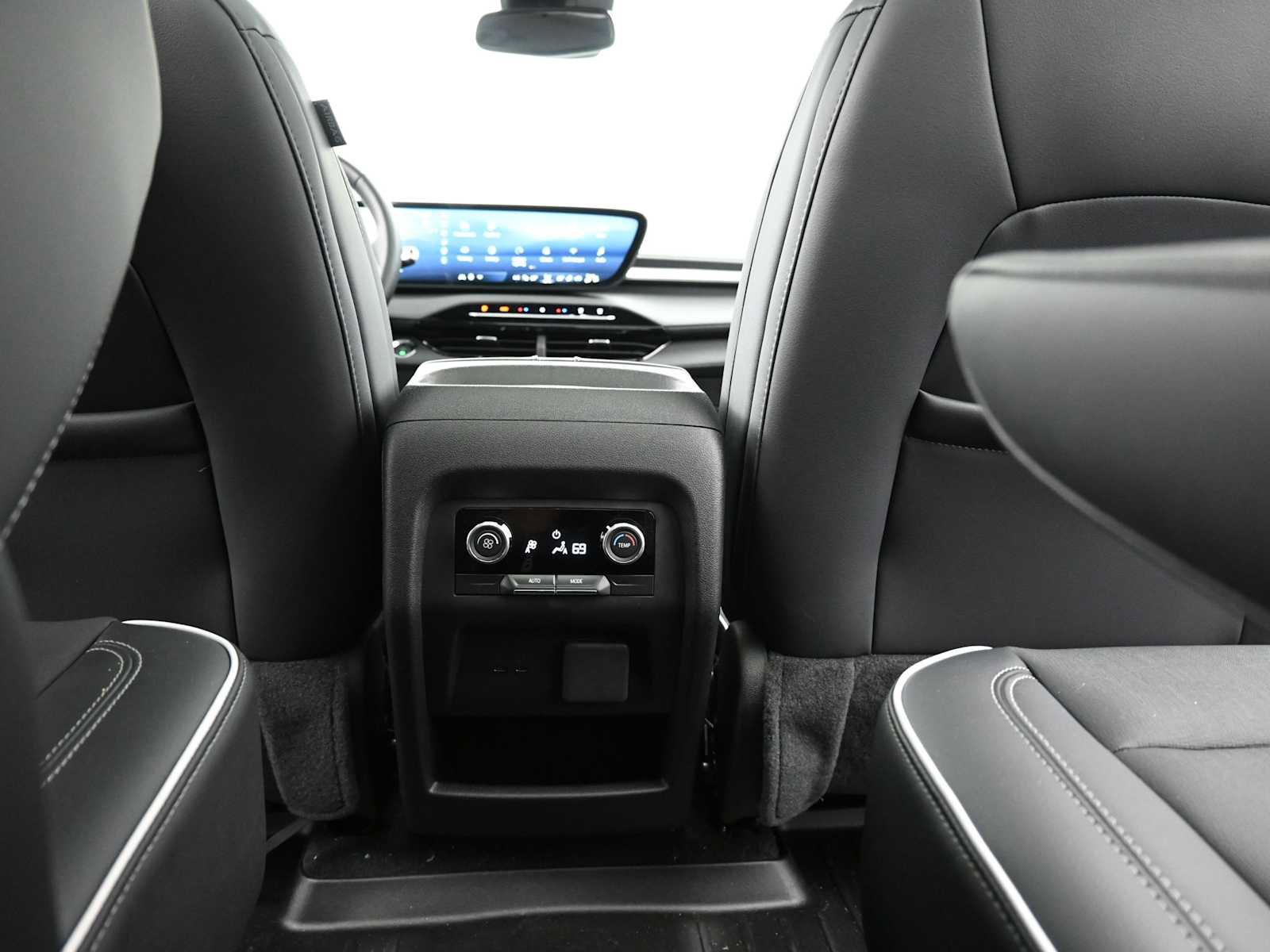 Used 2025 Buick Enclave Preferred w/ Power Package image 25