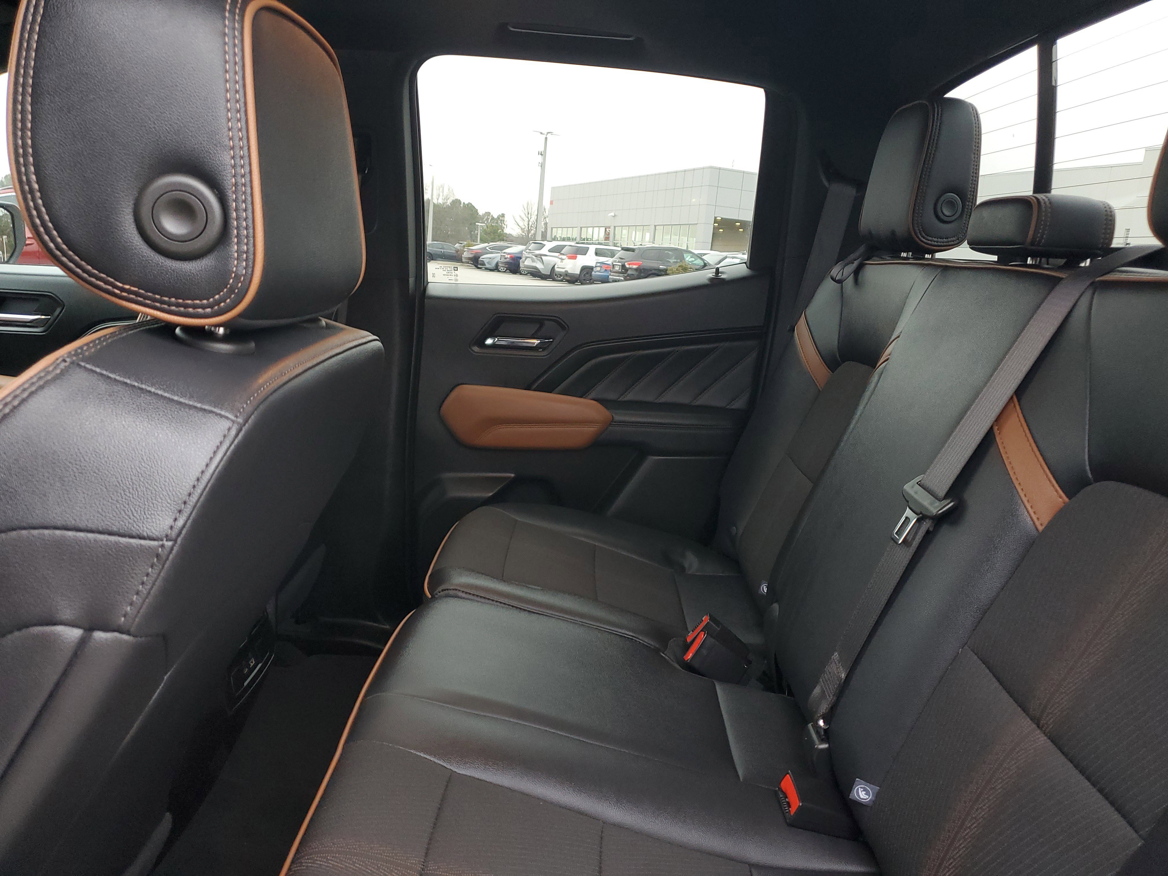 Used 2024 GMC Canyon AT4 image 10