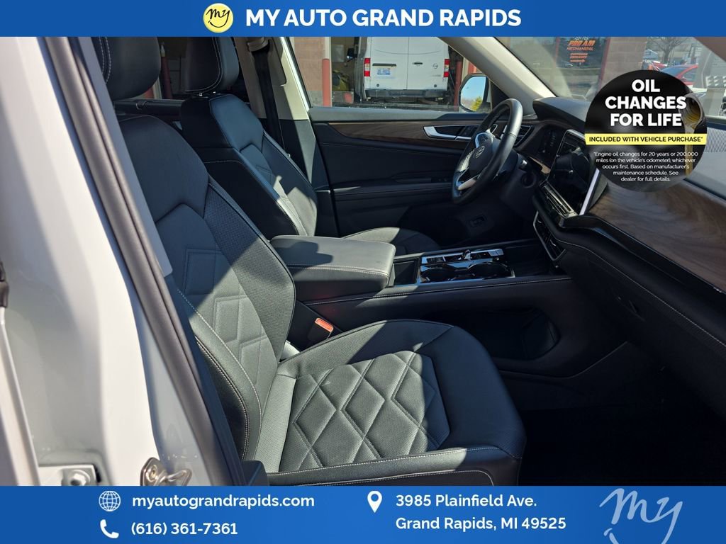 Used 2025 Volkswagen Atlas SE image 21