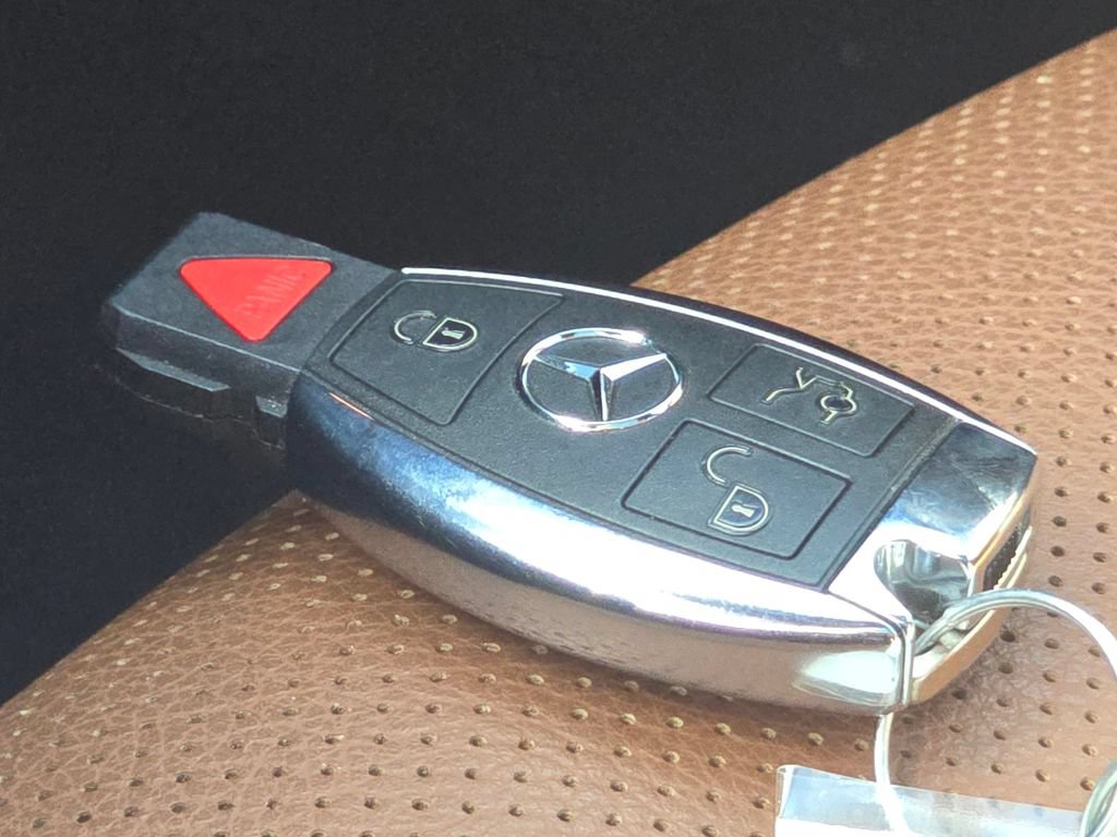 Used 2017 Mercedes-Benz GLC 300 4MATIC image 38