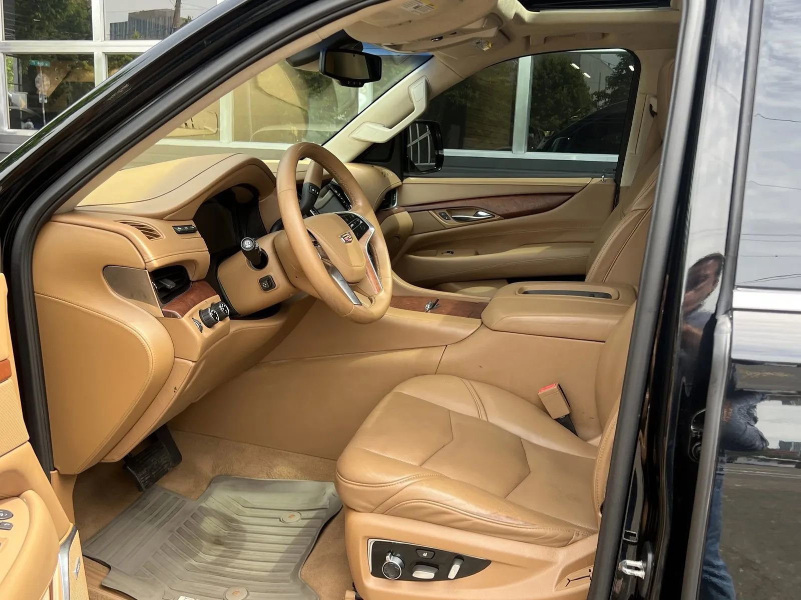 Used 2015 Cadillac Escalade Platinum image 13