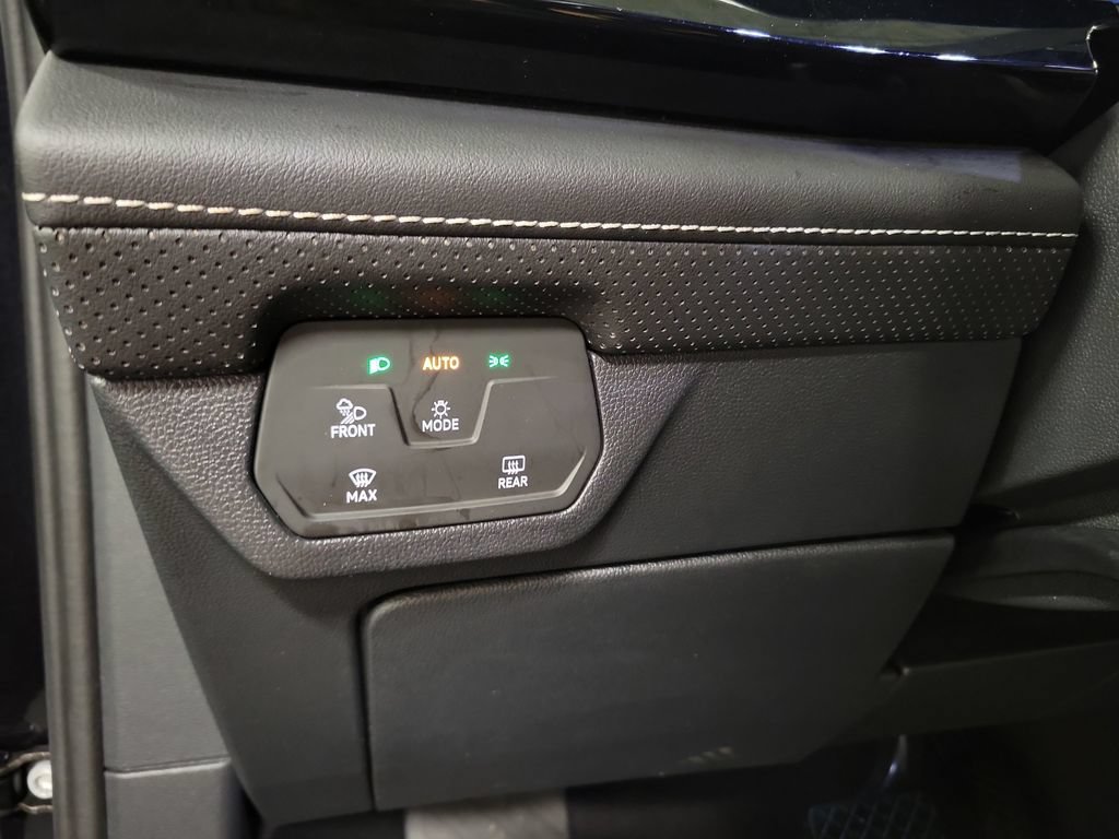 Used 2024 Volkswagen Atlas Cross Sport SE FWD image 26