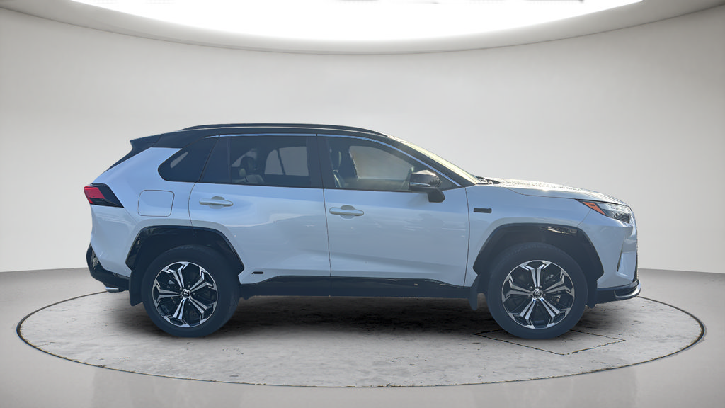 Used 2024 Toyota RAV4 XSE AWD/4WD image 3