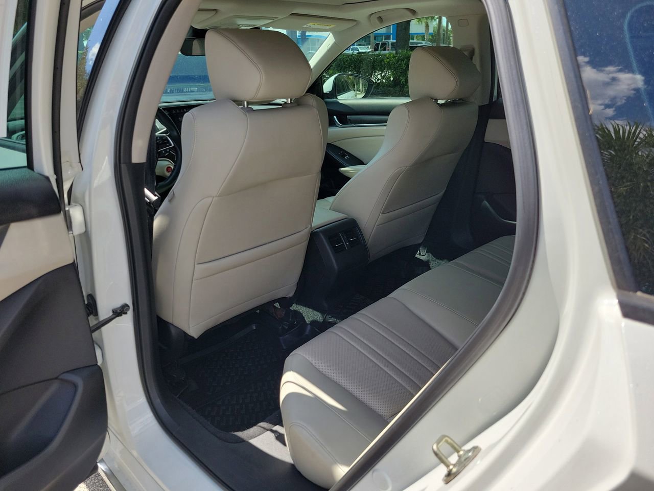 Used 2018 Honda Accord Touring image 9