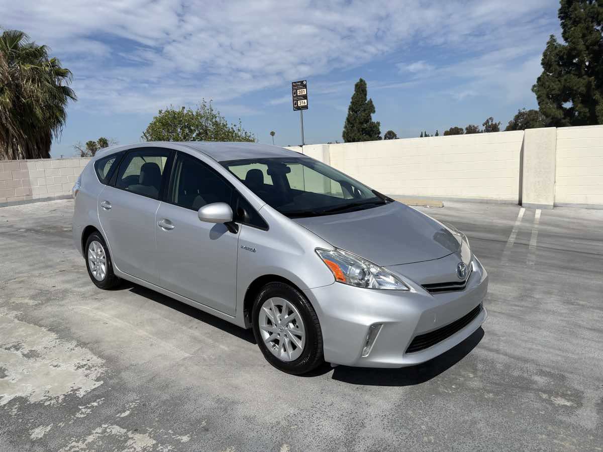 Used 2013 Toyota Prius V Three image 30