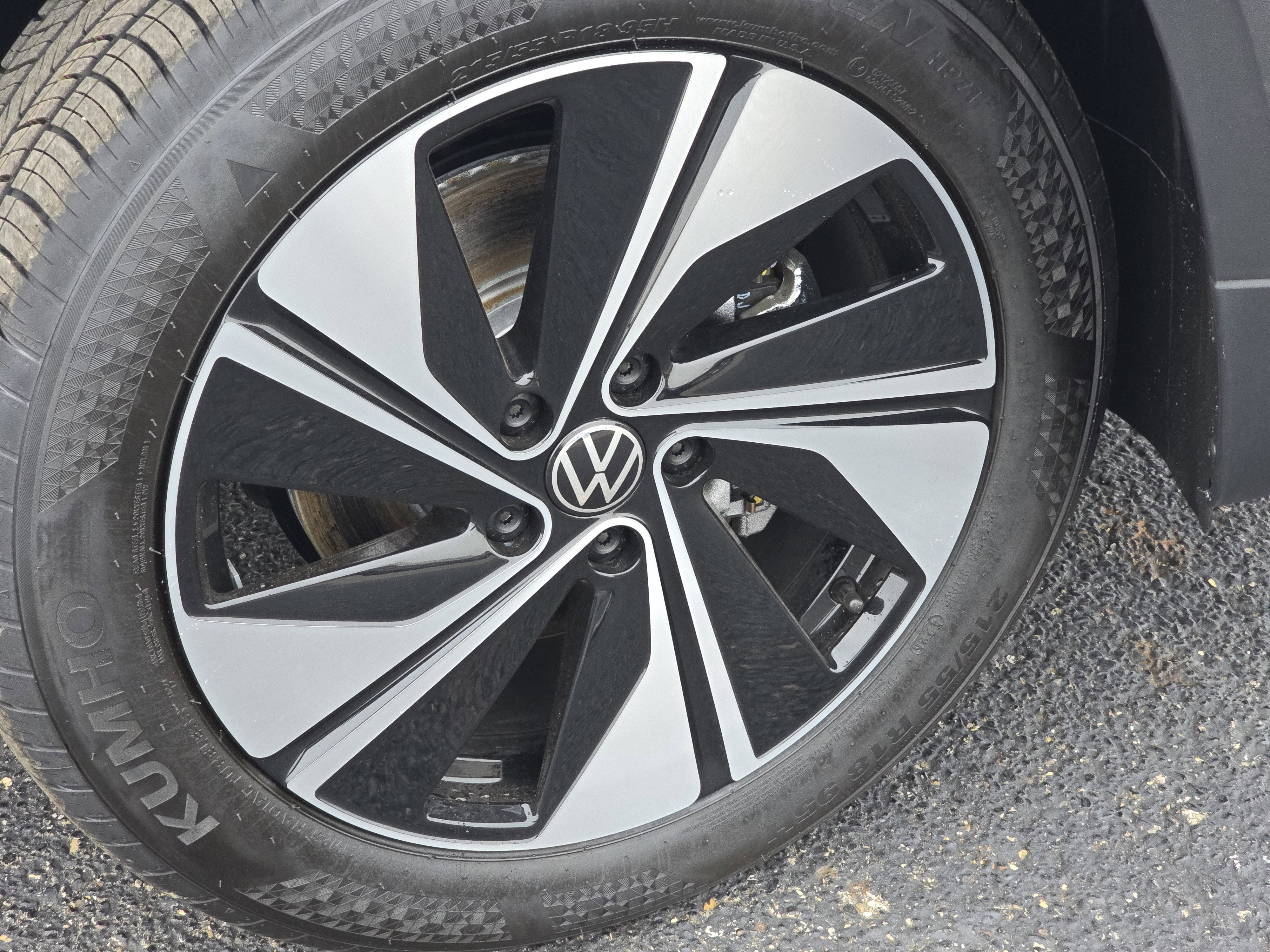 New 2026 Volkswagen Taos SE image 15