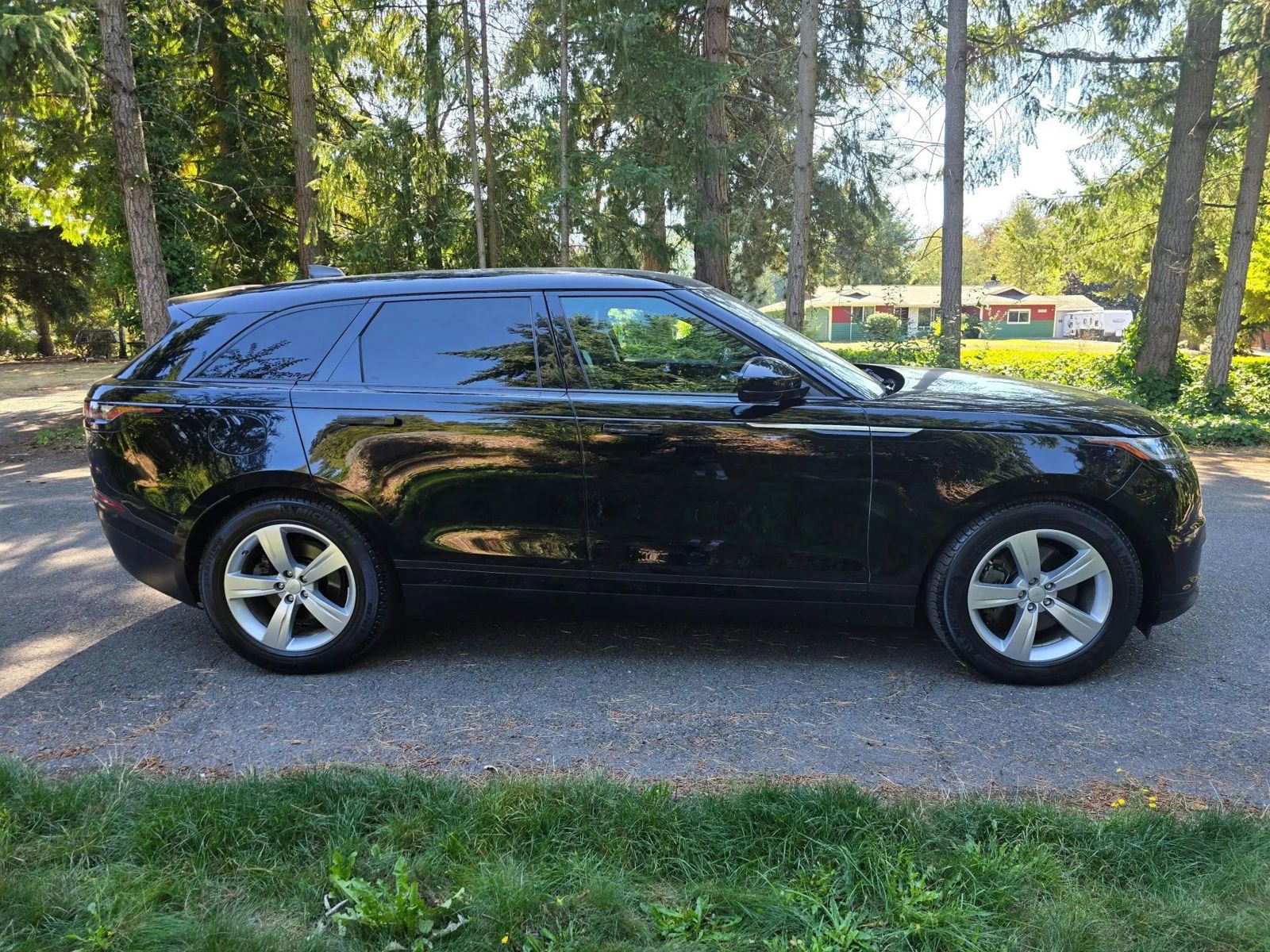 Used 2018 Land Rover Range Rover Velar S image 4