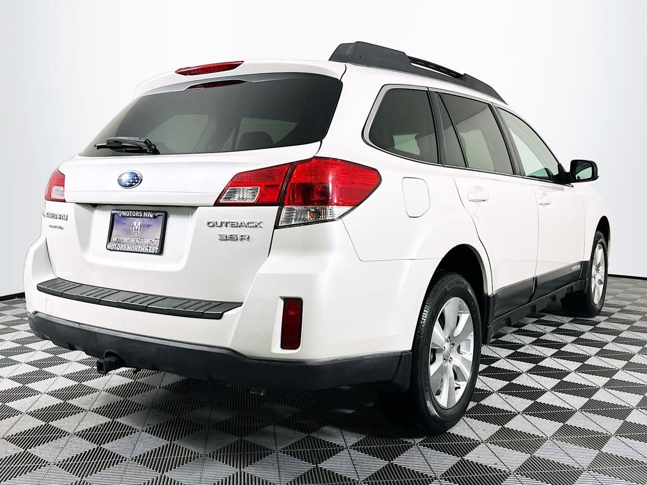 Used 2010 Subaru Outback 3.6R Limited image 23