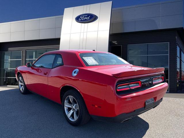 Used 2019 Dodge Challenger SXT image 3