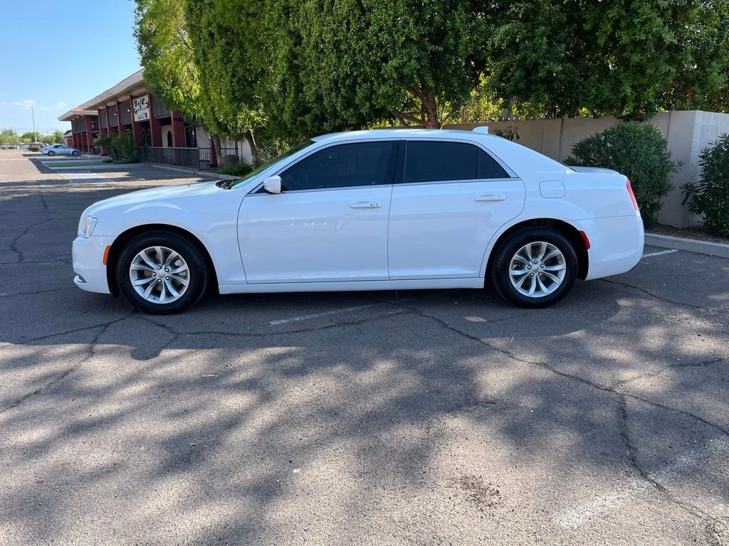 Used 2022 Chrysler 300 Touring image 5