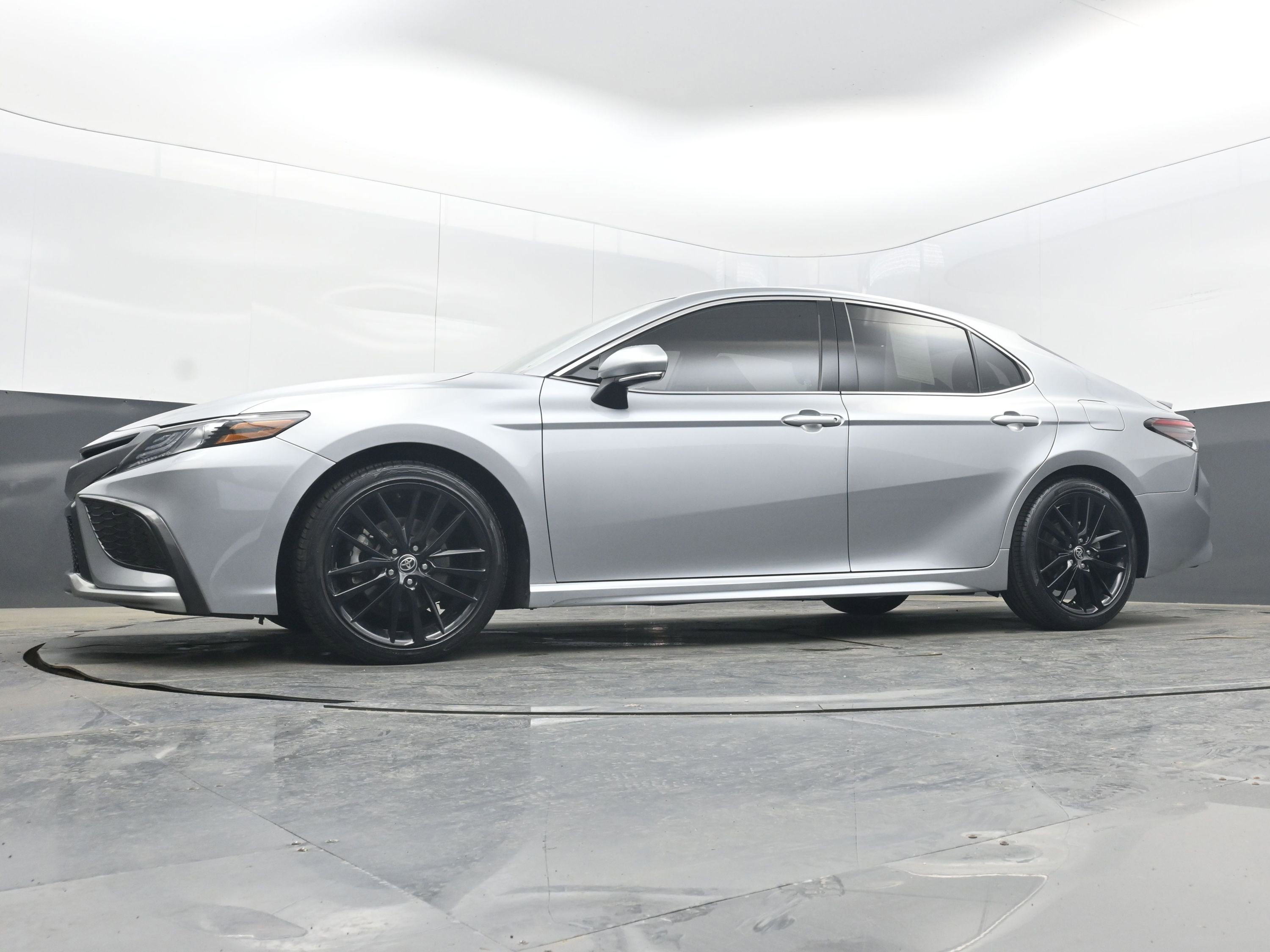 Used 2021 Toyota Camry XSE image 26