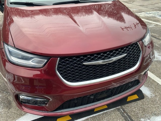 Used 2023 Chrysler Pacifica Touring-L image 15