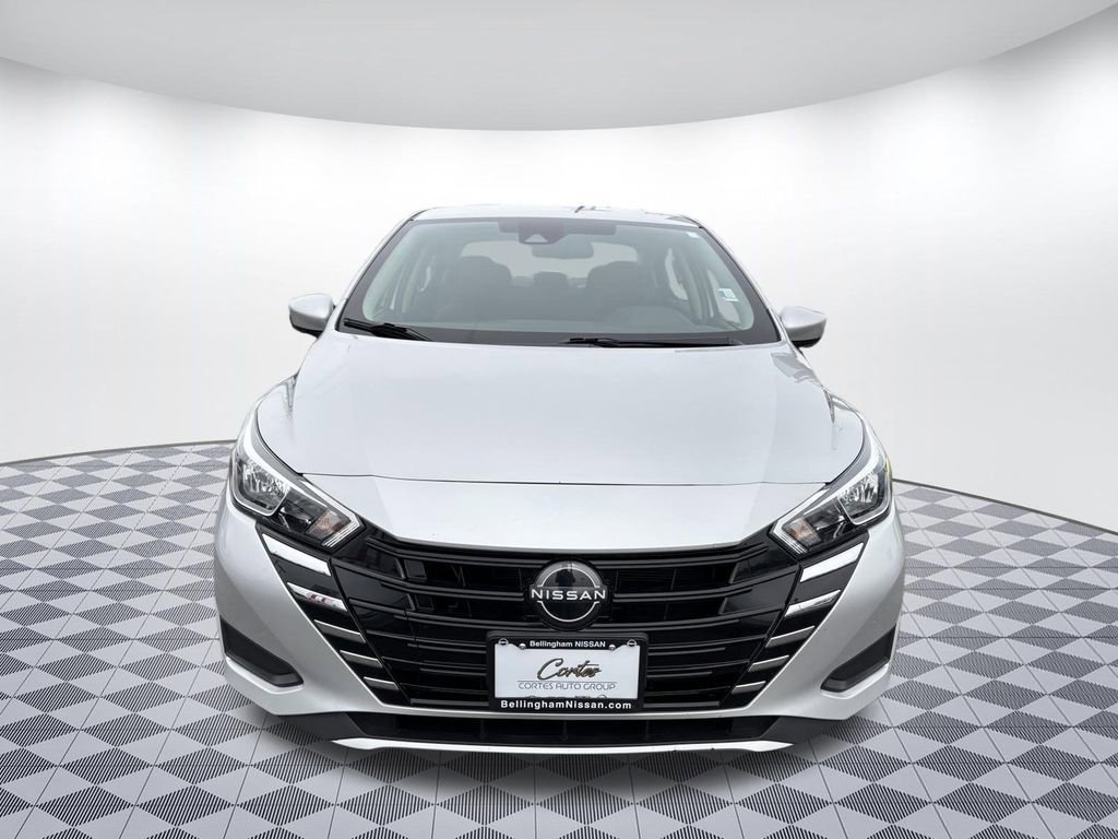Used 2023 Nissan Versa SV image 2