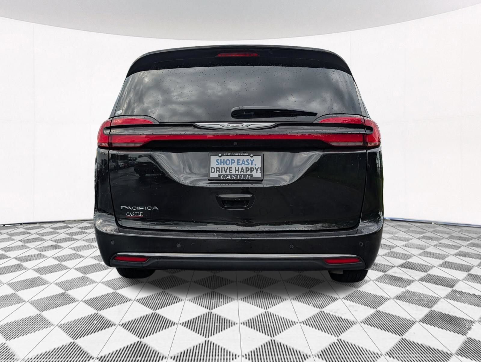 Used 2023 Chrysler Pacifica Touring-L FWD image 12