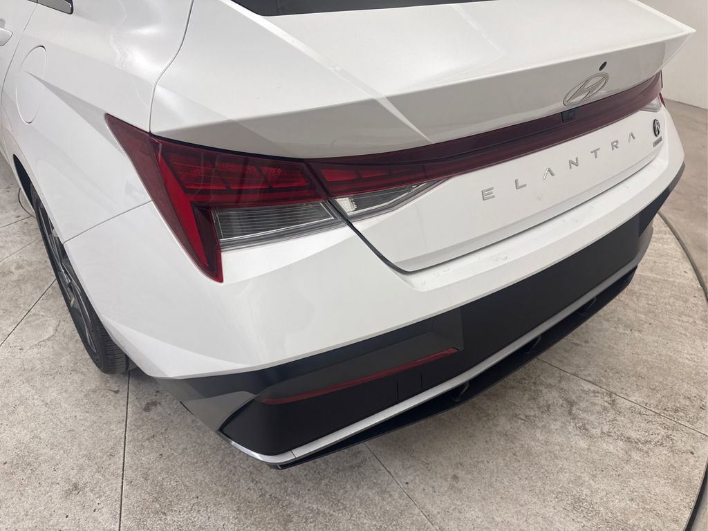 Used 2025 Hyundai Elantra Limited FWD image 18