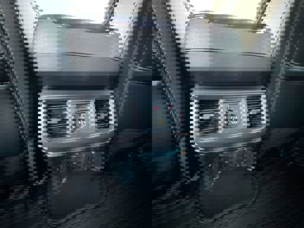 Used 2025 Ford F150 Lariat w/ Equipment Group 502A High image 21