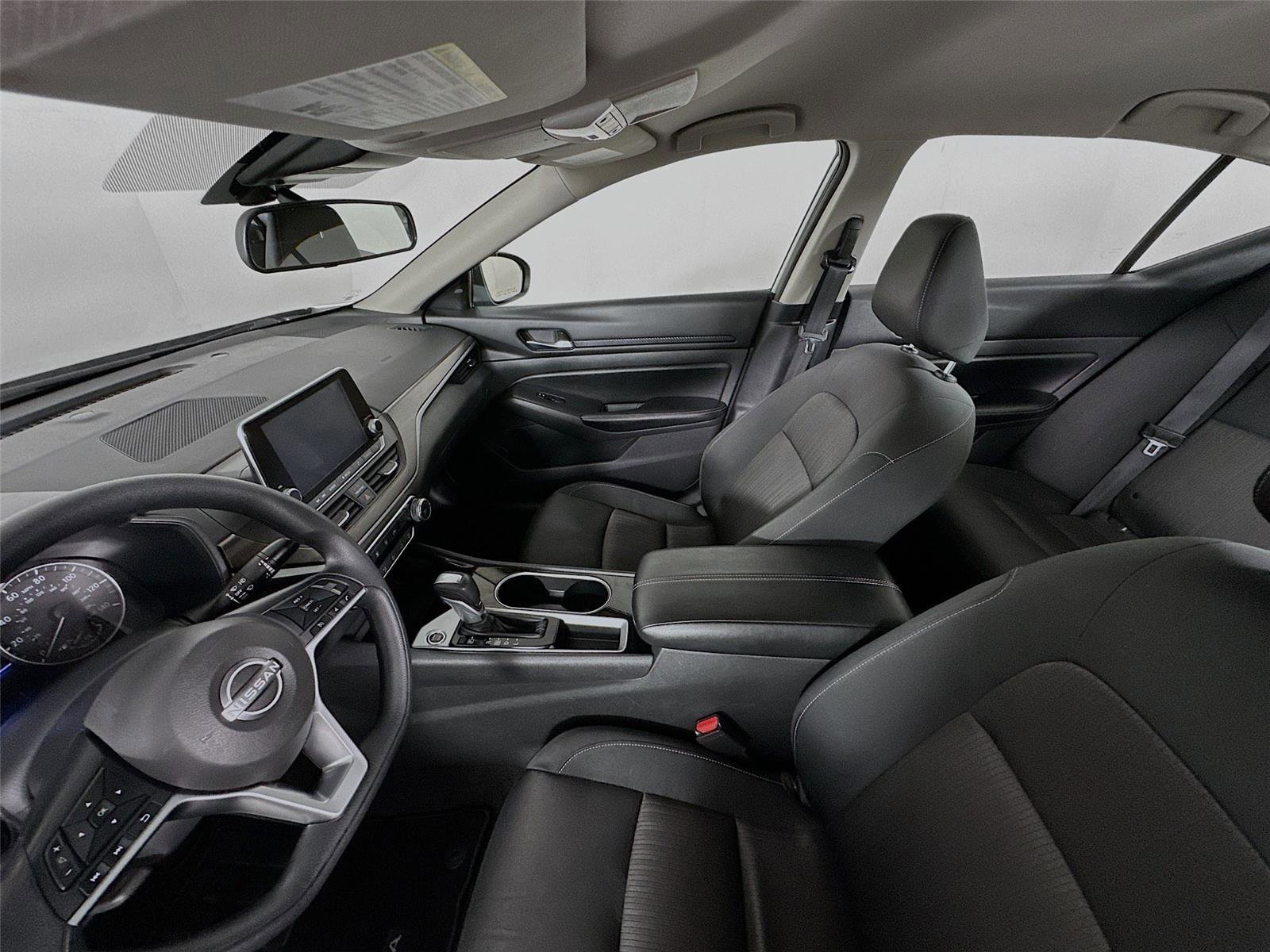 Used 2024 Nissan Altima 2.5 SV FWD image 5