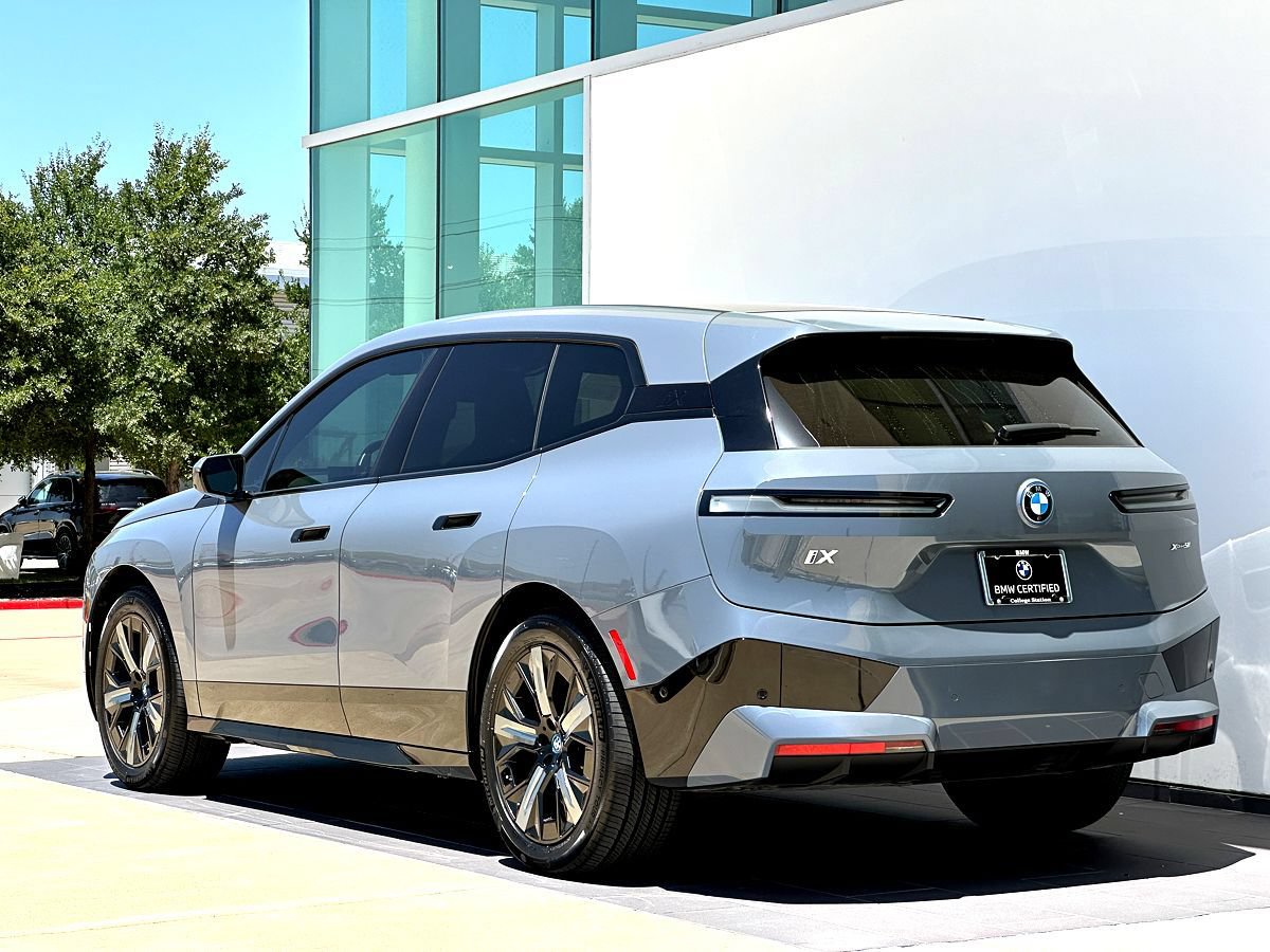 Used 2024 BMW iX xDrive50 w/ Premium Package AWD/4WD image 7
