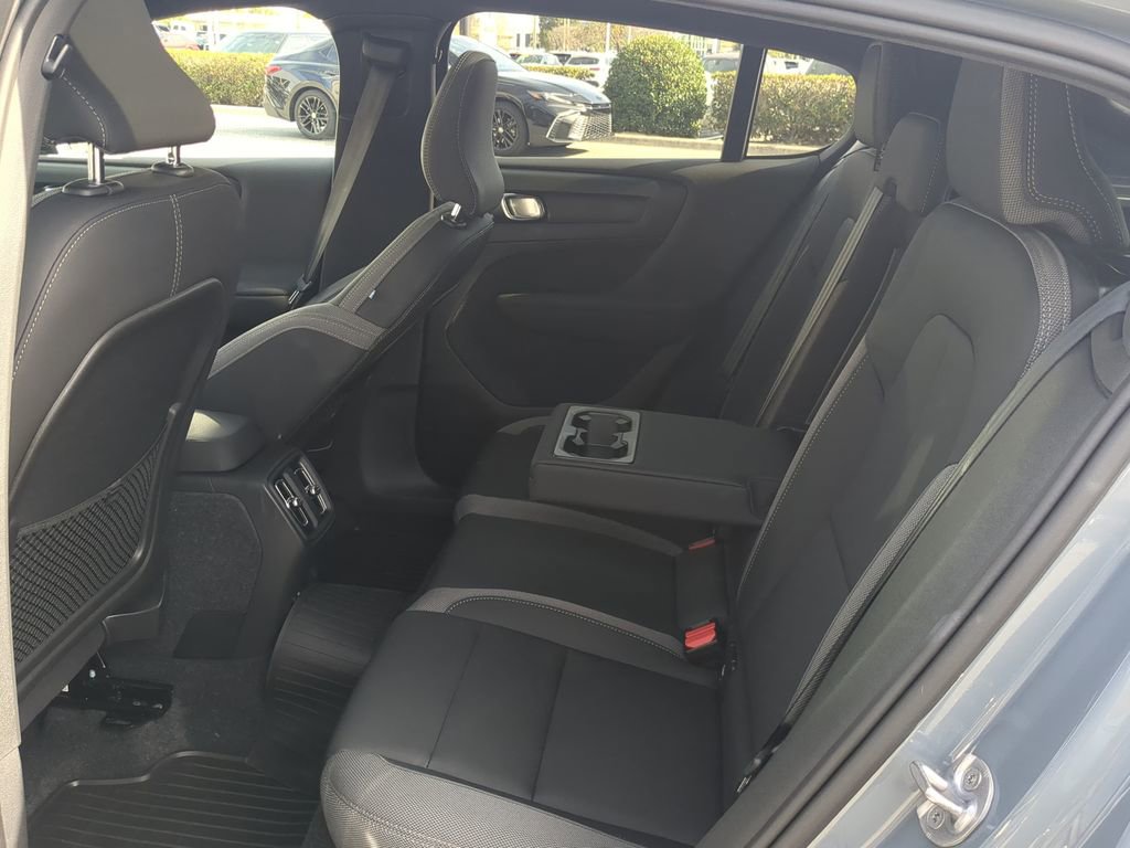 Used 2023 Volvo C40 Recharge Core image 22