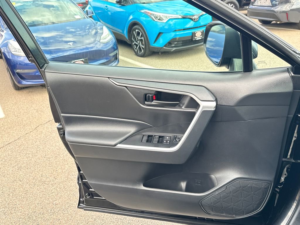Used 2023 Toyota RAV4 LE image 31