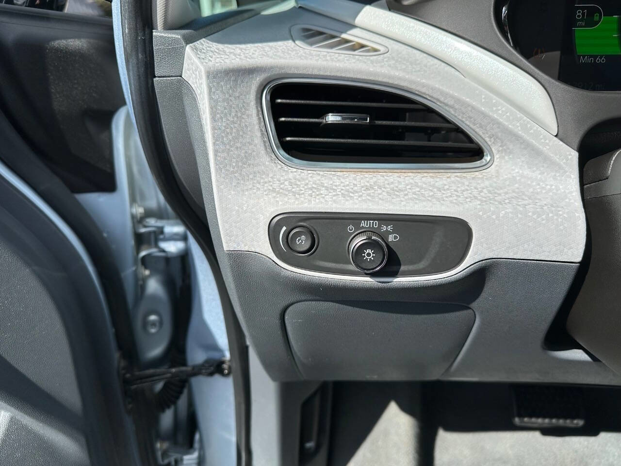 Used 2017 Chevrolet Bolt Premier image 35