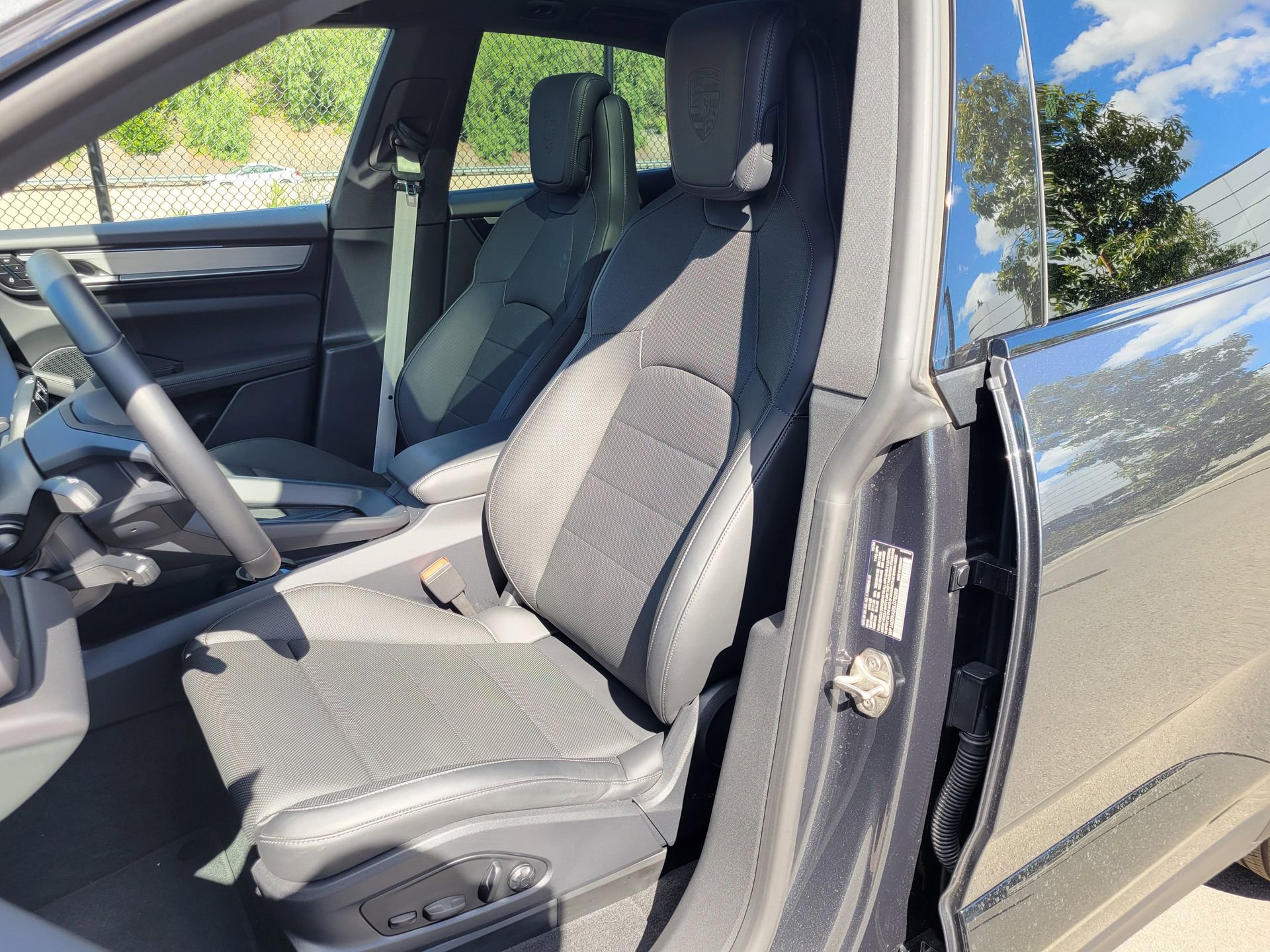 Used 2025 Porsche Macan Electric image 5