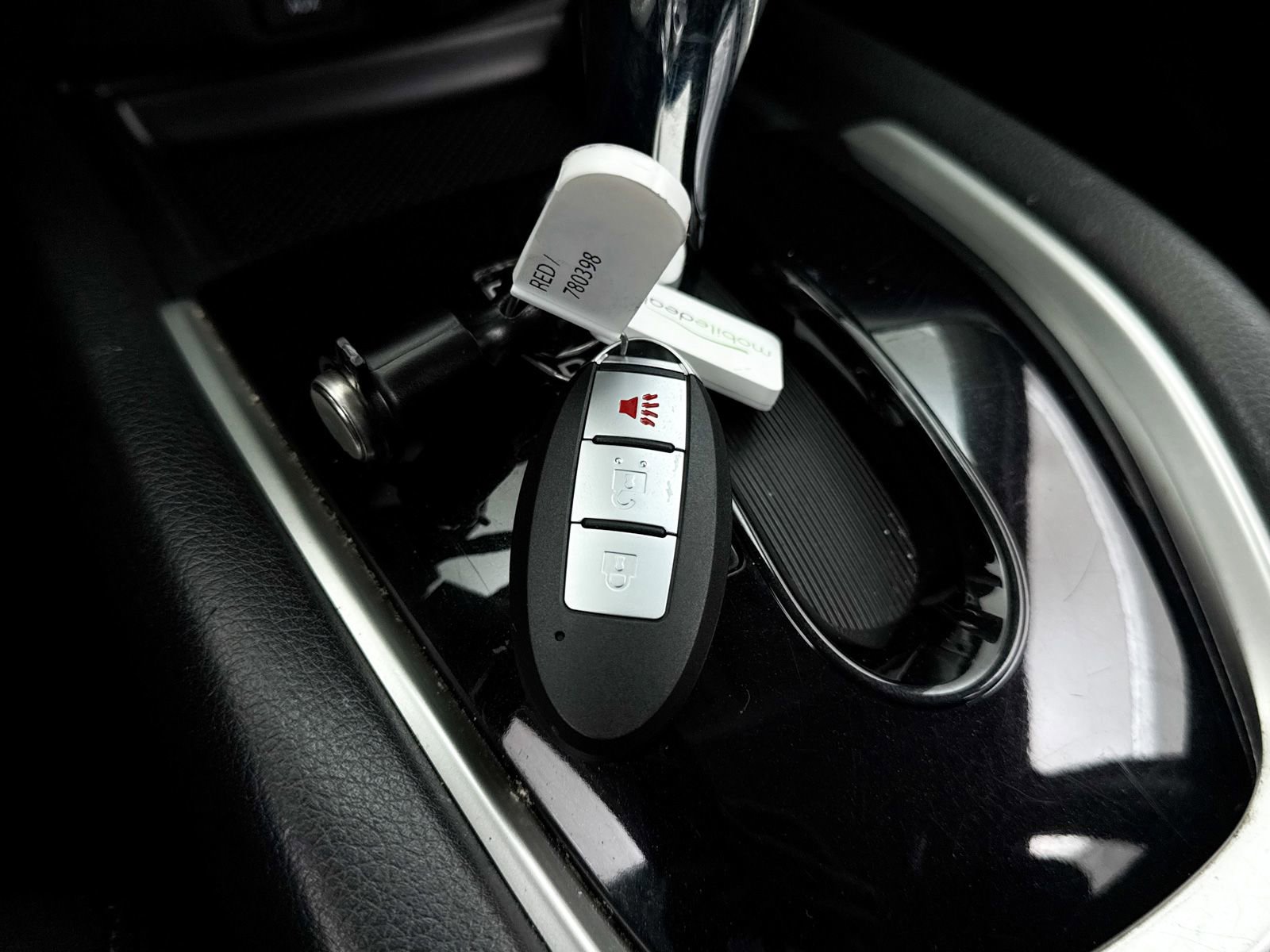 Used 2015 Nissan Rogue SV w/ SV Premium Package image 36