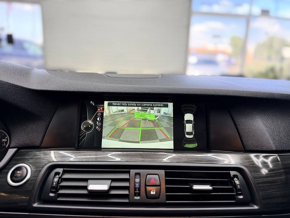 Used 2013 BMW 550i Sedan w/ Executive Pkg RWD image 11