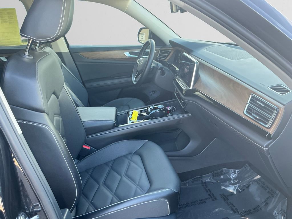 Used 2025 Volkswagen Atlas SE image 15