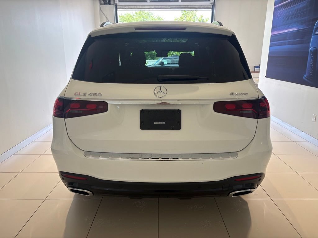 Used 2024 Mercedes-Benz GLS 450 4MATIC image 3