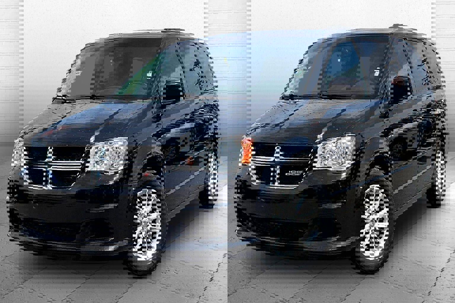 Used 2016 Dodge Grand Caravan SXT w/ UConnect Hands-Free Group image 5