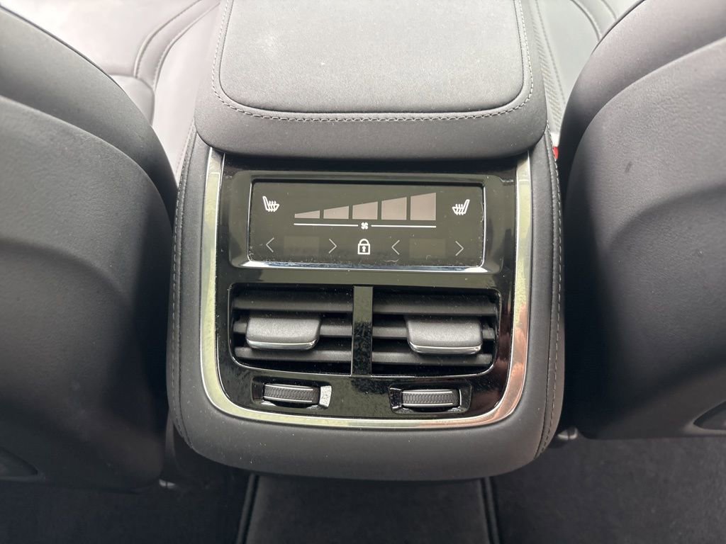 Certified 2025 Volvo XC90 B5 Plus AWD/4WD image 45